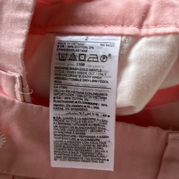 Old Navy Everyday Pink Daisy Floral Shorts Embroidered Design 5” Inseam Sz 2 - Picture 5 of 12